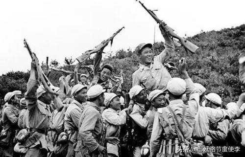 美国五星上将麦克阿瑟是怎样被解职的？为什么？插图102