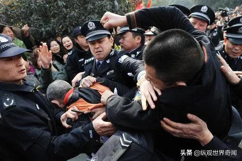 小孩被人偷去要饭人贩子死了他却不知道改行一直要到老你怎么看