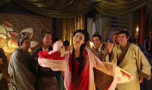 杨钰莹红楼醉高官:50岁杨钰莹为何至今单身？