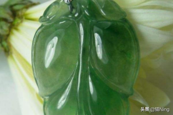 冰糯种翡翠属于什么档次,冰糯种翡翠和冰种哪个好？