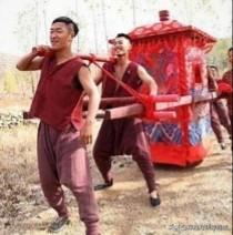 红高粱大结局:莫言把《红高粱》里的九儿写的太夸张了吧你们觉得呢