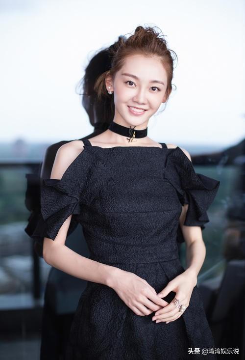 苗苗是谁:郑恺苗苗官宣结婚，背后隐情何在？