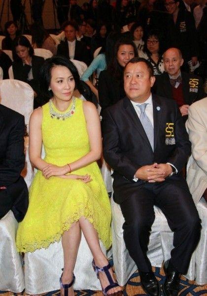 吴秀波曾志伟同框:当年曾志伟为什么要半夜喊刘嘉玲去打麻将？