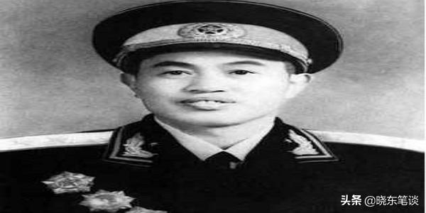 曾士峨:大家知道部队里特务连和普通连队的区别吗？