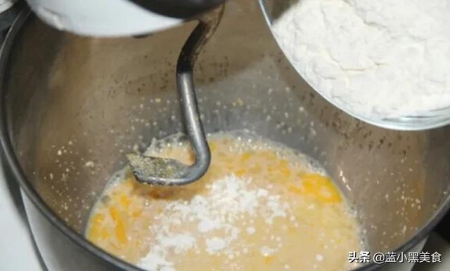 甜甜圈图片:甜甜圈是烤出来的还是油炸的？怎么做好吃？