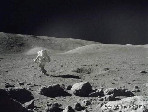 朱建华在月球能跳多高？，人在月球上跳起的高度是地球上的几倍