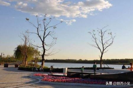 通州大运河森林公园南门停车场:北京市区有哪些绿化比较好、有大面积水域的免费公园？
