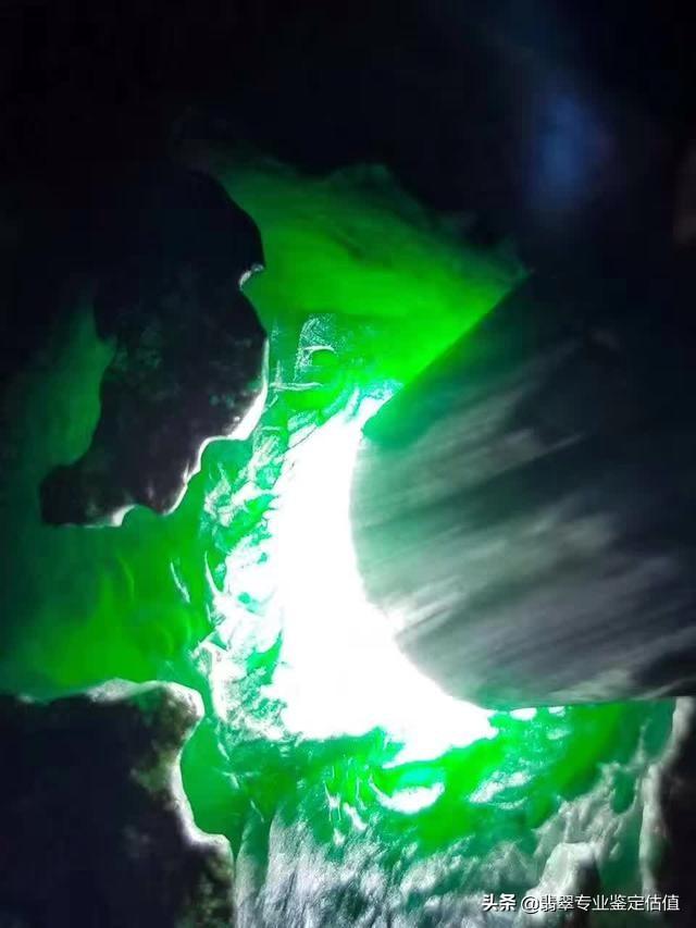 翡翠黑皮料是哪个场口,莫湾基铁锈皮一般出什么料子？