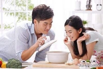 胡静丈夫:请问一下婆婆一个劲的在儿媳面前说儿子多好是什么意思