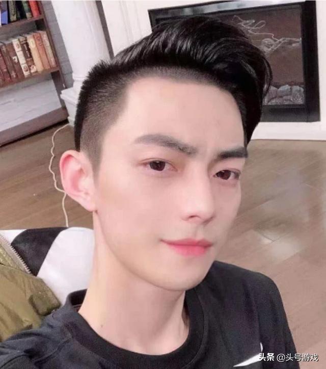 继霍比特人后,女土豪“不惧身高”情人节狂追LOL智勋,颜值堪称一流,如何评价？