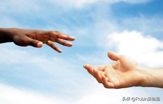 遇到熟人在<a href=https://maguai.com/list/256-0-0.html target=_blank class=infotextkey><a href=https://maguai.com/list/256-0-0.html target=_blank class=infotextkey>朋友圈</a></a>里转发募捐，这种情况下你会帮忙吗