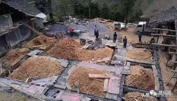 地基里埋什么最害人,农村盖房下墙脚，为什么不能用磨盘石？