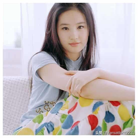 笑着活下去程小诺:杨幂和刘亦菲年龄相仿，你觉得到底她俩谁更美一些？