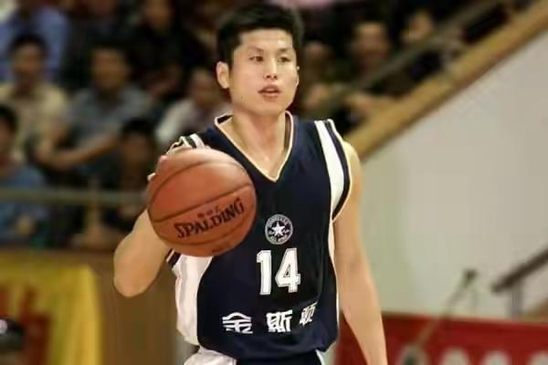 鞠维松为什么离开山东去福建？现在还在从事职业篮球工作吗？