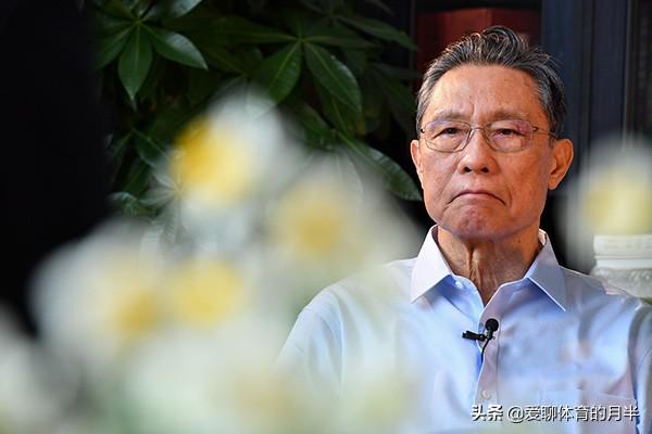 钟浠文:作为女篮首批国手，钟南山院士的妻子李少芬在女篮的水平如何？