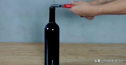 最简单开红酒方法，没有开瓶器红酒橡胶塞怎么开