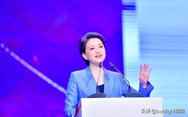 杨澜国籍:能谈谈限籍令对娱乐圈的影响吗？