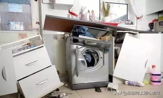 羽绒服能用洗衣机洗吗,羽绒服能用滚筒洗衣机洗吗？