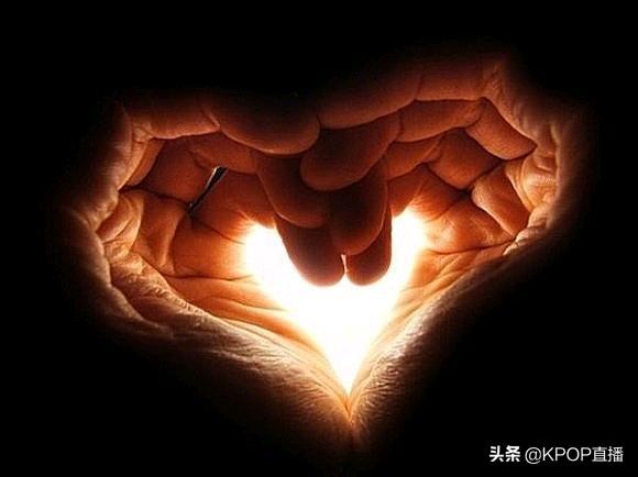 隐秘的角落普普:在《隐蔽的角落》中严良，朱朝阳及普普躺在船上唱歌有什么暗示