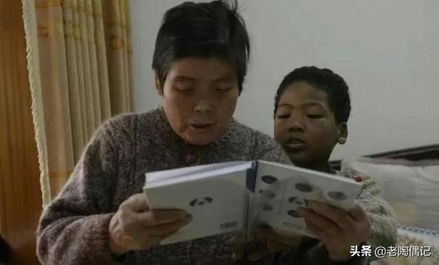 21年前上海阿婆捡到了一个黑人男孩，如今怎样？