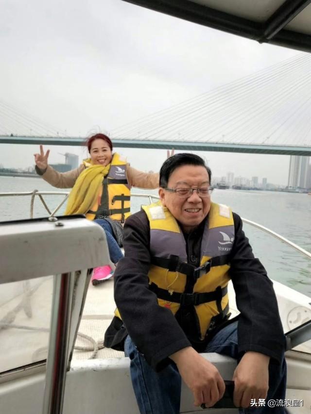 住那儿网客户端下载:老年人外出旅游住民宿还是选择住酒店？