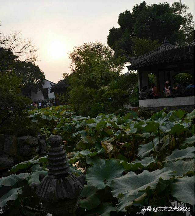 用诗描写江南的秀丽景色，你能展示一下吗？