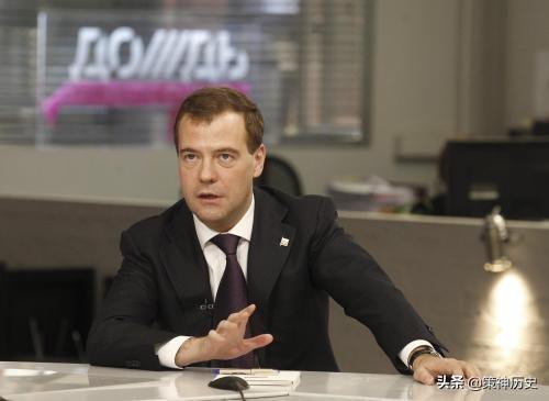 俄紧急情况部长遇难，俄罗斯总理梅德韦杰夫突然宣布政府全体辞职，意欲何为