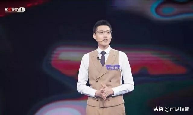 白岩松简介:为什么敬一丹老师说把这个主持人告诉白岩松是很高的评价？