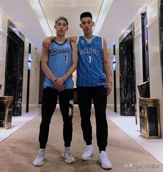 林书豪简介:湖人弃将林书豪为何在CBA打得风生水起？