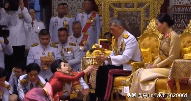 九女共一夫会在哪一年发生，泰国国王近日公开纳妃，泰国国王有多少妃子，泰国是一夫一妻制吗