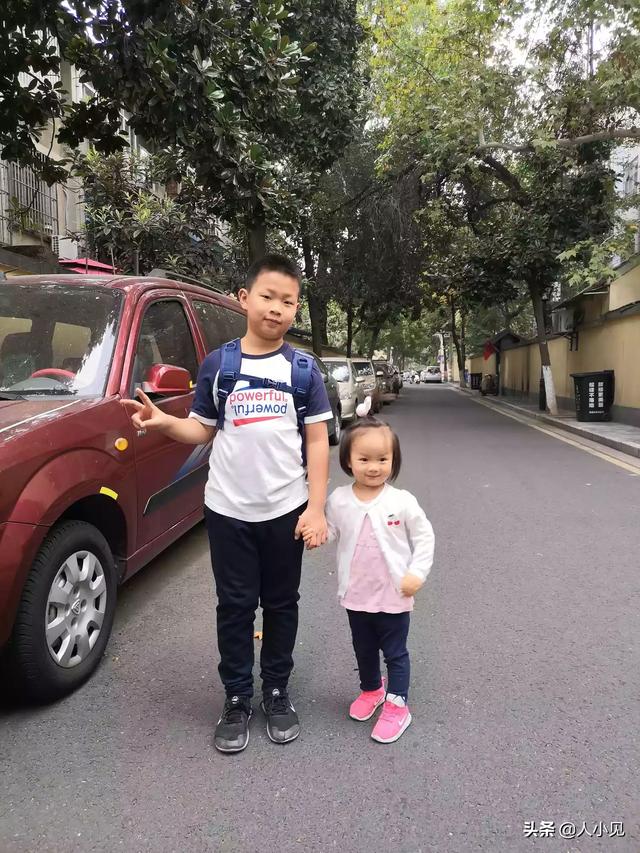 任正非大女儿叫孟晚舟,二女儿叫姚安娜为啥两个女儿都不姓任？