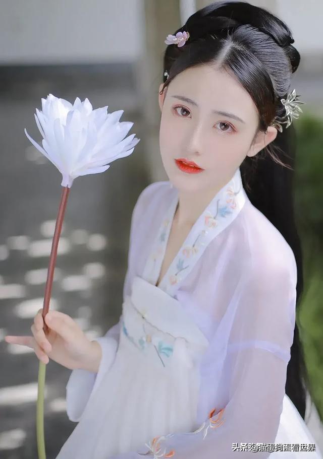女屌丝的气质一般是怎么样的？