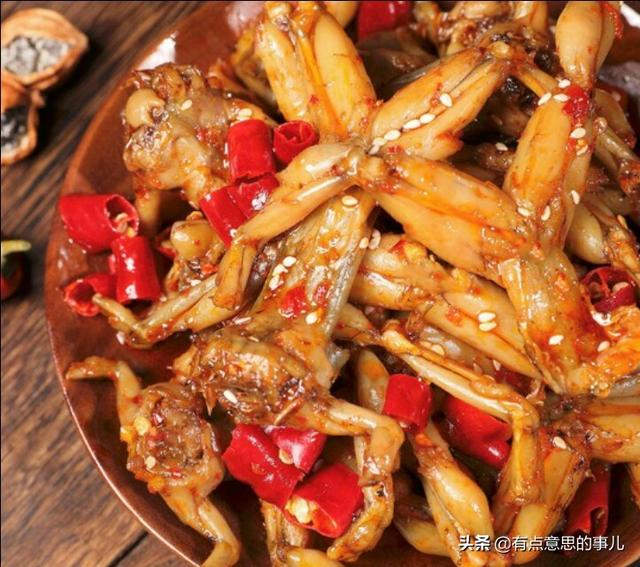养殖青蛙:今年在家养了十亩地的青蛙，销售成了难题，怎么办？