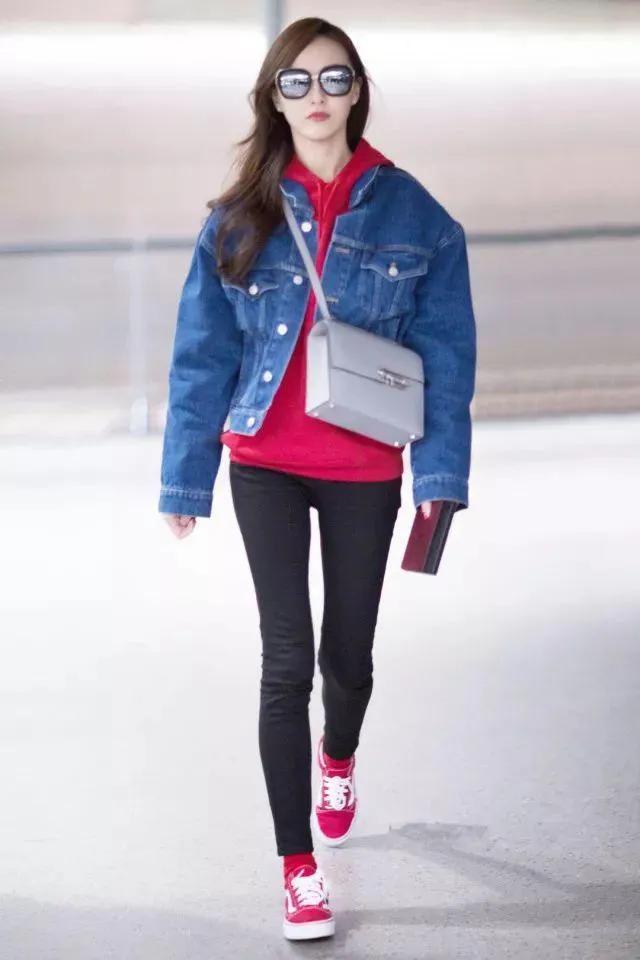 牛仔衣配什么裤子比较好