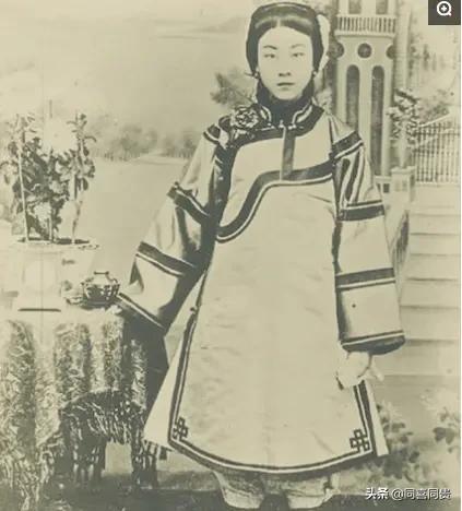 在你居住地,在古代和现代人们对自己妻子的称谓是什么？