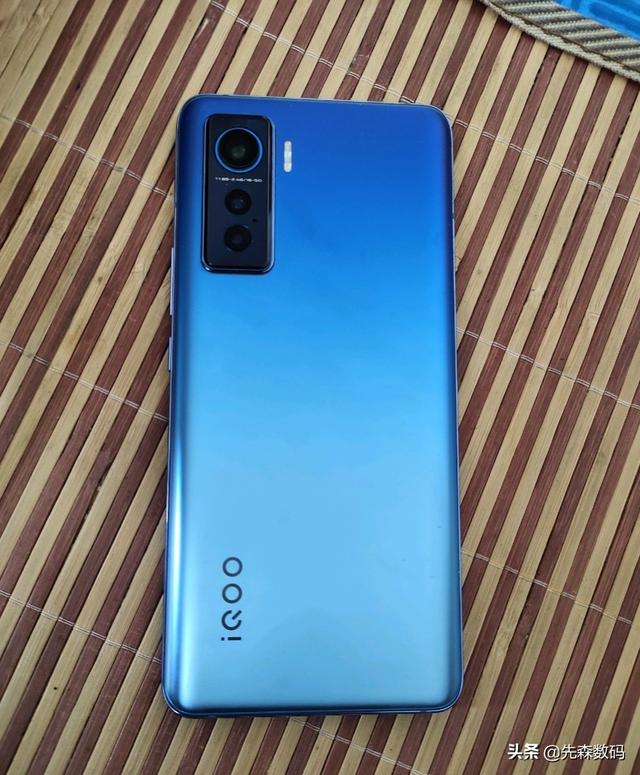 头条问答 - 作为一款主打高性能表现的手机,艾酷5的影像表现如何?