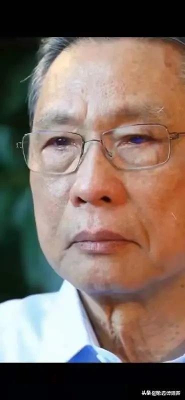 每个年代都有英雄人物,在你眼中,什么样的人方能被称为英雄？