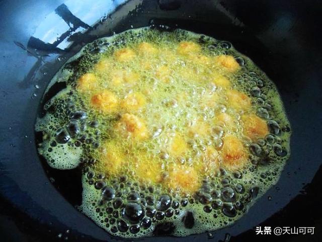 糖醋咕噜肉，咕噜肉用什么粉炸比较脆？