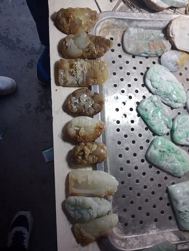 玉的材质有哪些种类,玉石雕刻与玉石材质有着什么样的联系？