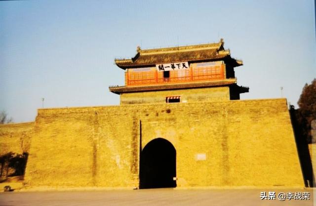 中国长城沿线途经哪些省市,都有哪些风景名胜？