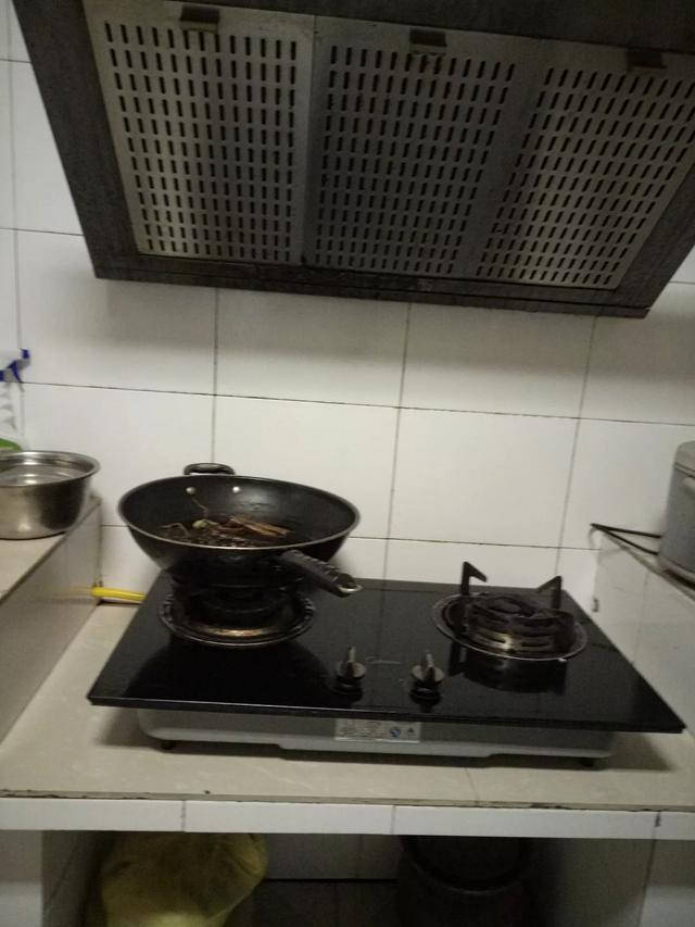铁锅生锈了怎么处理，家里用来炒菜的铁锅经常生锈，有哪些方法可以轻松搞定