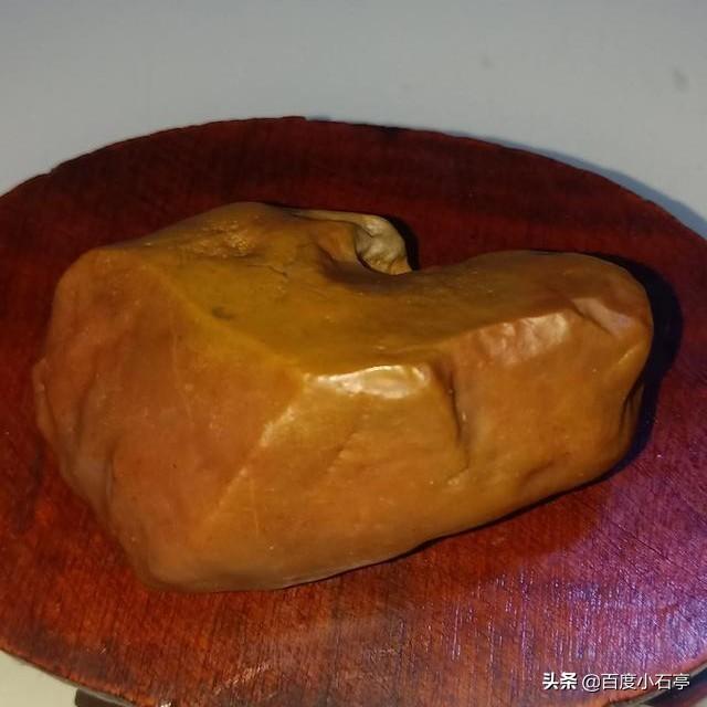 新疆羊脂白金丝玉值钱吗,新疆金丝玉，有人说不值钱，是真的吗？