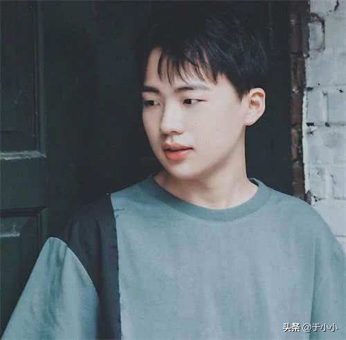 郭德纲电视剧:郭德纲在《相声有新人》节目中，为什么找个电视剧演员当召唤师