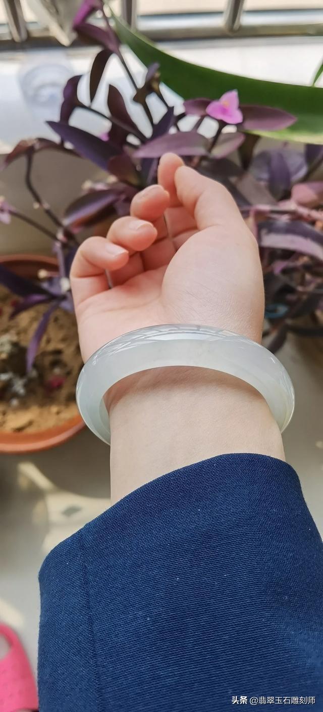 圆条手镯8毫米细吗,看看这条镯子品质怎么样？