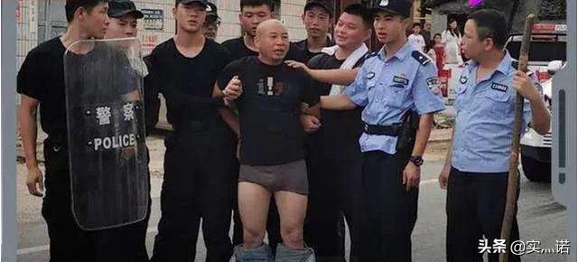 男子刚出狱流窜30个城市碰瓷，江西连杀3人嫌犯曾春亮，在被捕时为何还能笑着说话？