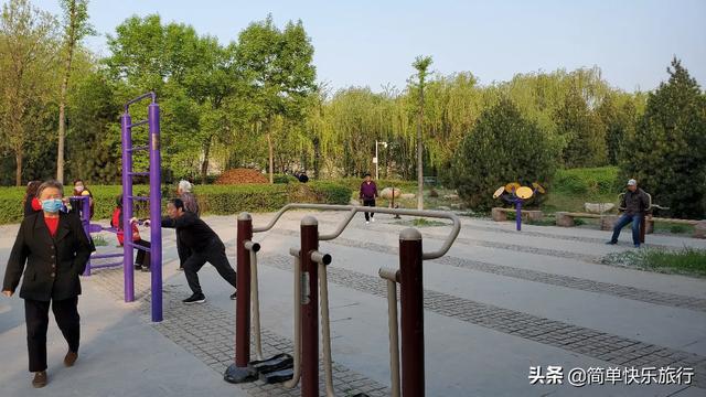 大熊猫误入水电站论文范文:您家乡原来用于防洪的工程，现在成了旅游观光项目的有哪些？