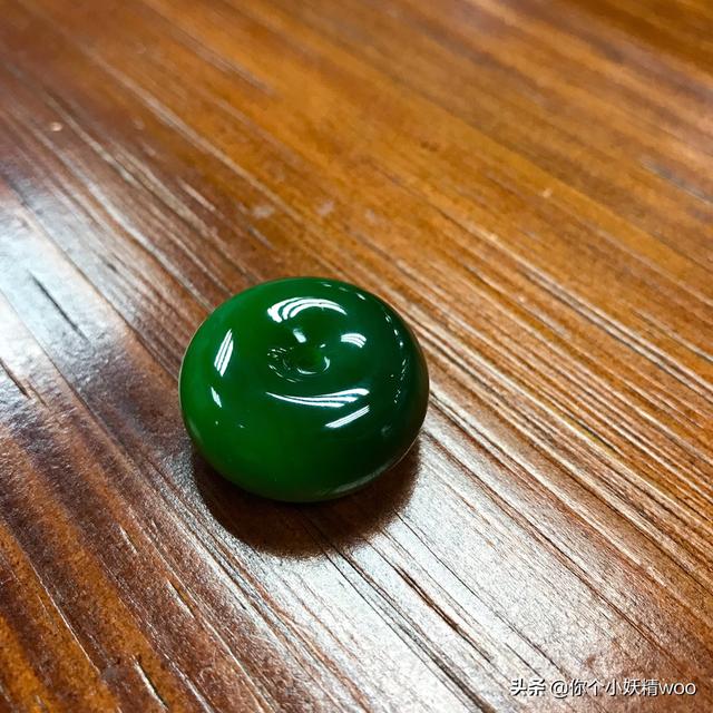羊脂白玉和和田玉区别,碧玉与和田玉区别是什么？