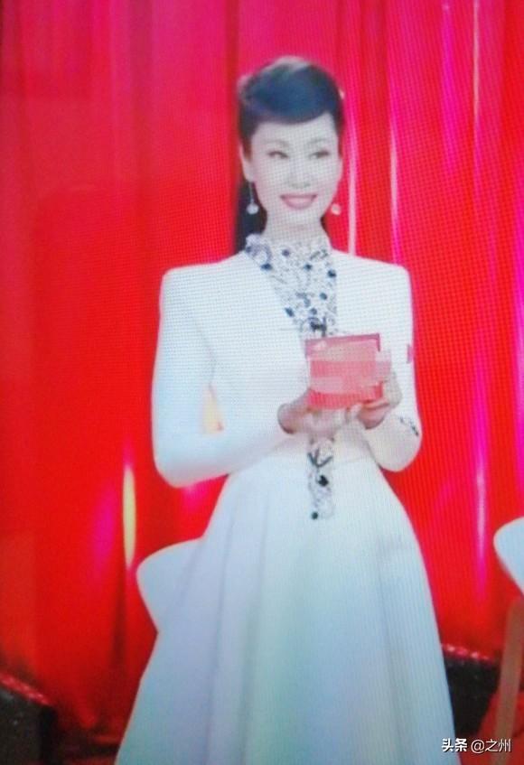 于文华现任老公:如何看待歌手于文华演出前吃馒头蘸酱这种接地气的行为