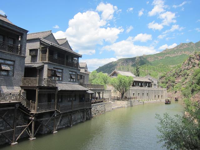 北京郊区<a href=https://maguai.com/list/52-0-0.html target=_blank class=infotextkey>旅游</a>:想去京郊游，有哪些有山有水住宿好的地方推荐？