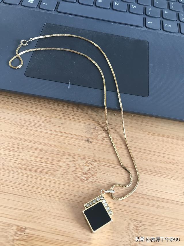 红宝石吊坠图片,黄金镶红宝石的吊坠配什么链子？